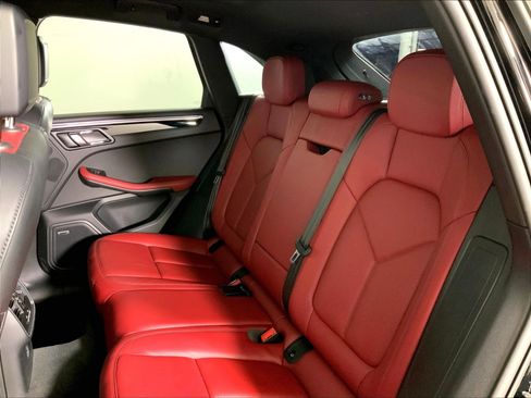 Certified 2026 Porsche Macan AWD/4WD image 20