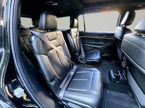 Used 2025 Jeep Grand Cherokee L Limited w/ Black Appearance Package AWD/4WD image 24