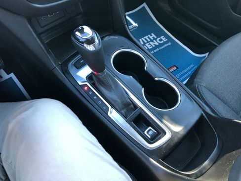 Used 2020 Chevrolet Equinox LT image 19