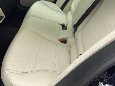 Used 2023 Mercedes-Benz C 300 4MATIC Sedan image 44