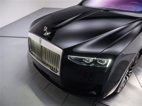Used 2025 Rolls-Royce Ghost image 9