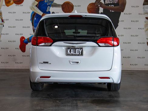 Used 2017 Chrysler Pacifica Touring image 22