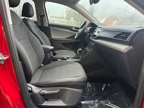 Used 2024 Volkswagen Taos SE image 10