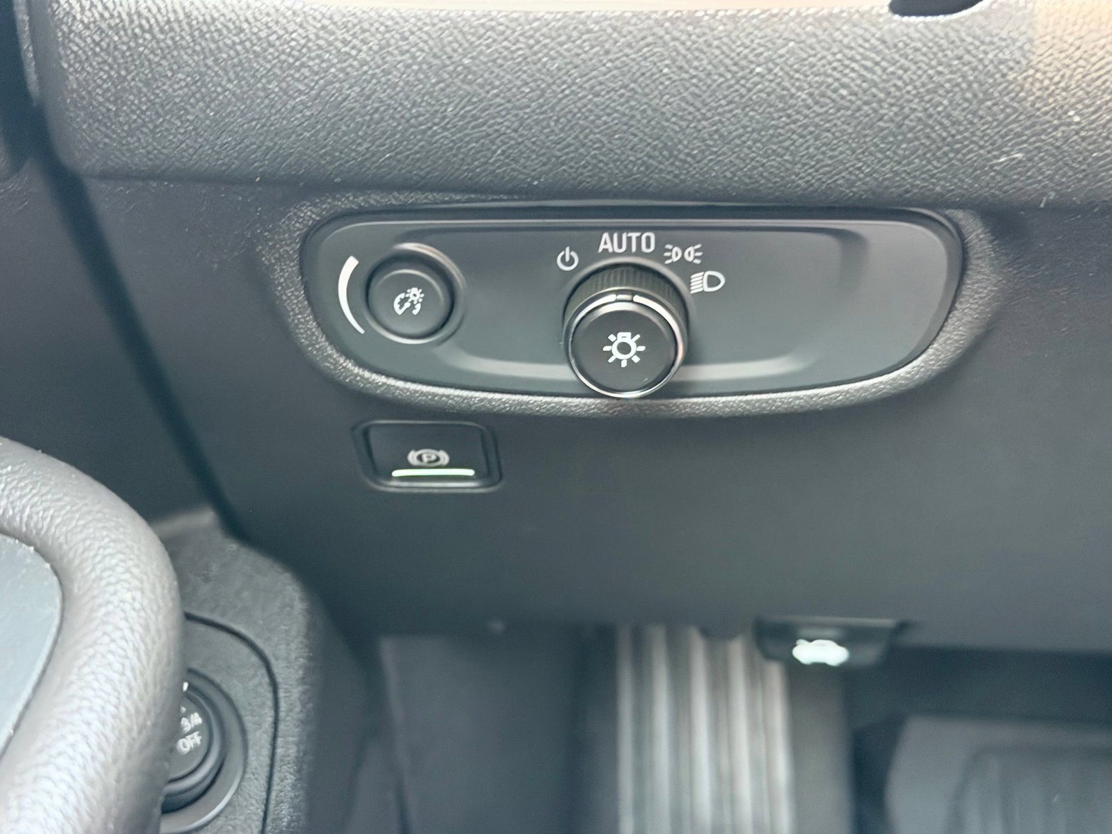 Used 2020 GMC Terrain SLE w/ Driver Convenience Package FWD image 12