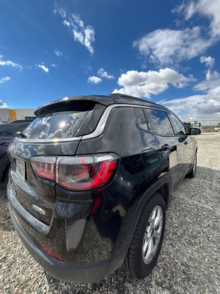 Used 2025 Jeep Compass Latitude w/ Sun & Sound Group AWD/4WD image 4