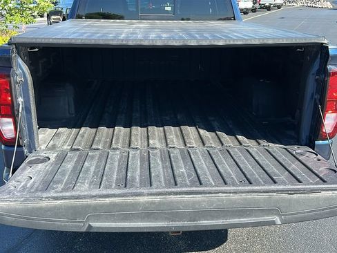 Used 2023 GMC Sierra 1500 SLE w/ Preferred Package AWD/4WD image 8
