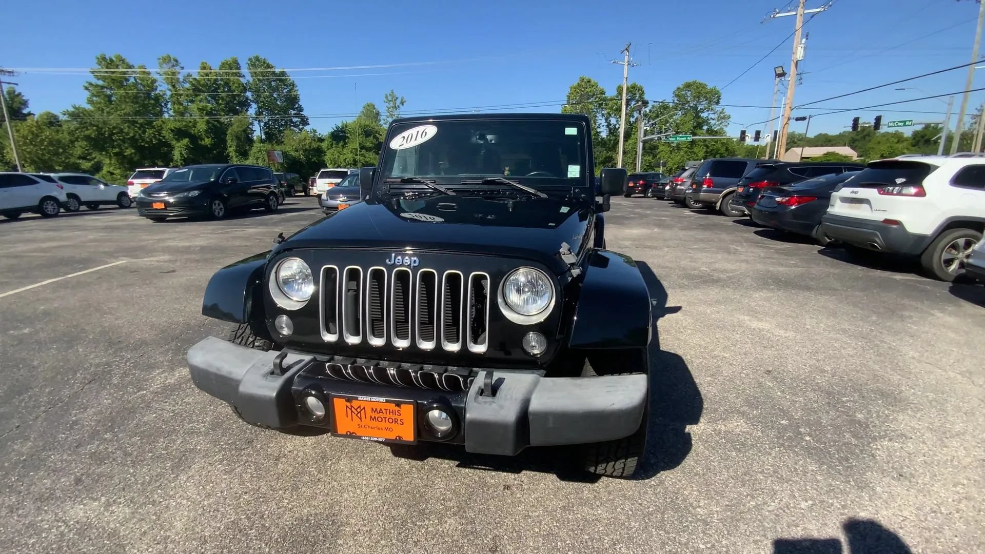 Used 2016 Jeep Wrangler Sahara w/ Connectivity Group AWD/4WD image 3