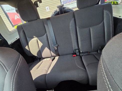 Used 2017 Jeep Wrangler Unlimited Sahara w/ Connectivity Group image 26