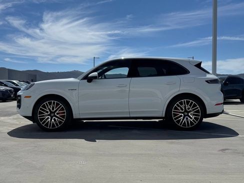 Used 2025 Porsche Cayenne Turbo w/ Premium Package Plus AWD/4WD image 6
