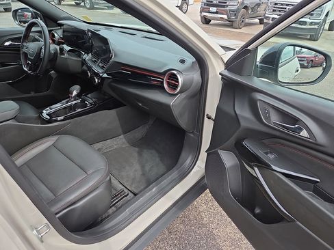 Used 2026 Chevrolet Trax RS w/ Sunroof Package FWD image 12