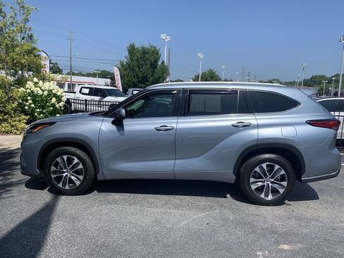 Used 2022 Toyota Highlander XLE FWD image 5