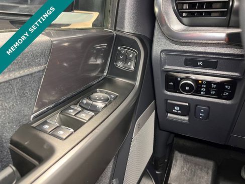 Used 2025 Ford F150 Lariat w/ Equipment Group 501A Mid image 6