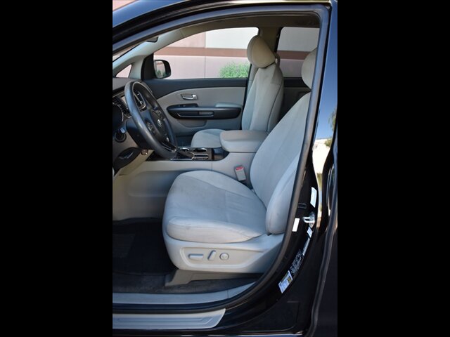 Used 2019 Kia Sedona LX FWD image 16