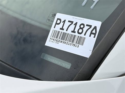 Used 2019 Volvo XC40 T5 Momentum image 12