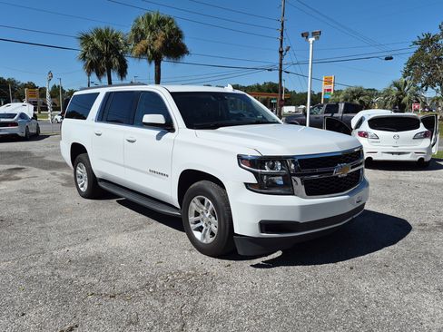 Used 2019 Chevrolet Suburban LT image 7