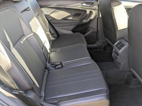 Used 2022 Volkswagen Tiguan SE image 19