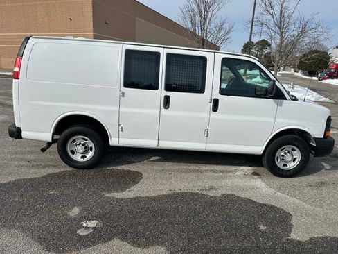 Used 2015 Chevrolet Express 2500 image 36