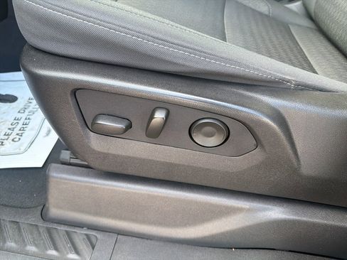 Used 2024 Chevrolet Silverado 2500 Custom w/ Custom Value Package image 13