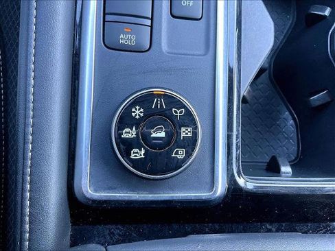 Certified 2025 Nissan Pathfinder SV image 27