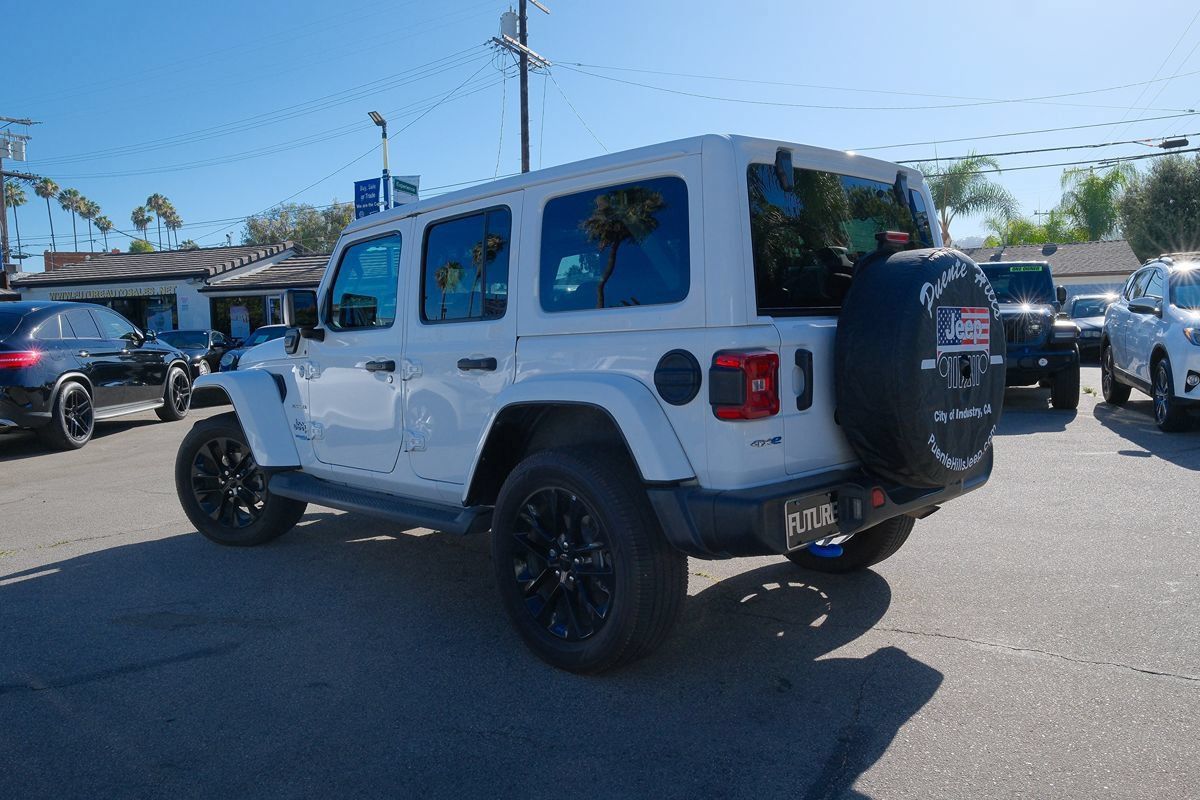 Used 2022 Jeep Wrangler Unlimited Sahara w/ Cold Weather Group AWD/4WD image 3