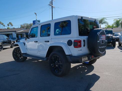 Used 2022 Jeep Wrangler Unlimited Sahara w/ Cold Weather Group AWD/4WD image 3