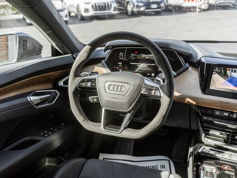 Used 2022 Audi e-tron GT Premium Plus image 13