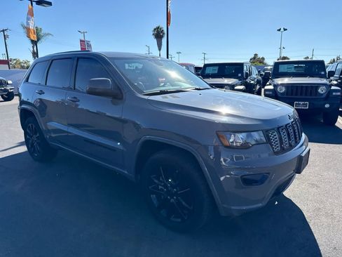 Used 2020 Jeep Grand Cherokee Altitude RWD image 11