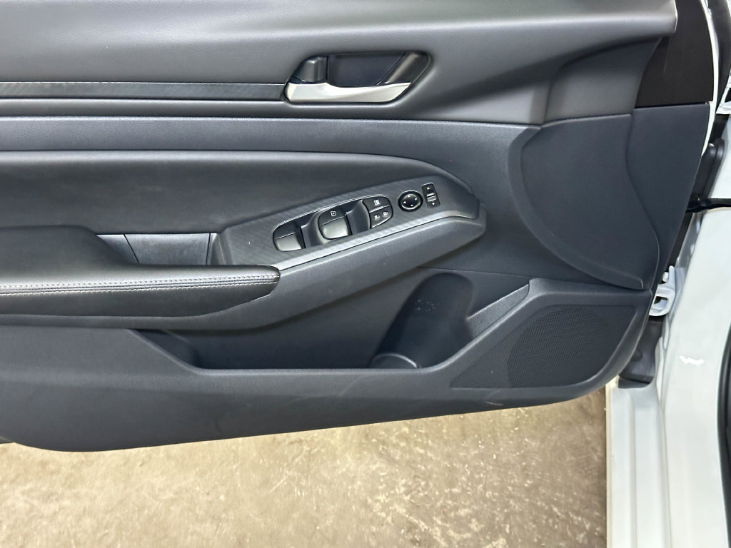Used 2025 Nissan Altima 2.5 SV AWD/4WD image 18
