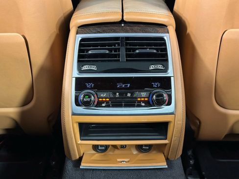 Used 2018 BMW 750i xDrive AWD/4WD image 32