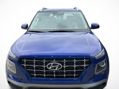Certified 2025 Hyundai Venue Limited image 1