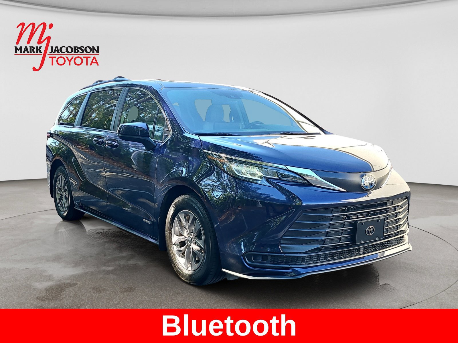Used 2021 Toyota Sienna LE w/ LE Plus Package AWD/4WD image 4