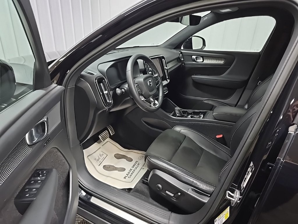 Used 2022 Volvo XC40 T5 R-Design w/ Climate Package AWD/4WD image 30