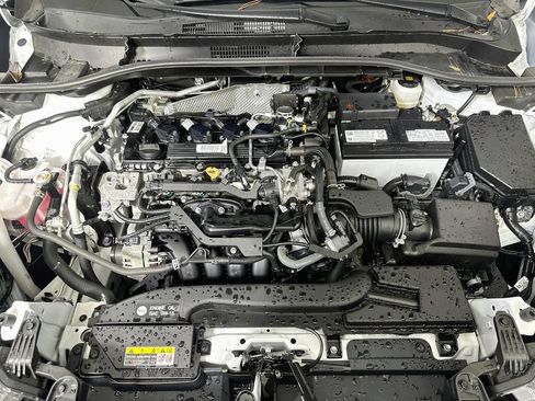 Used 2023 Toyota Corolla Cross XLE FWD image 9