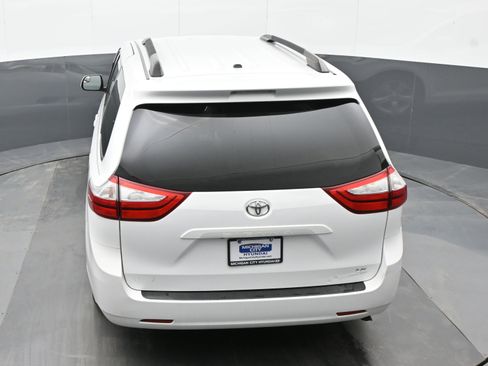 Used 2015 Toyota Sienna LE image 31