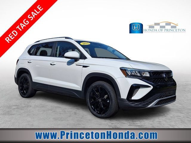 Used 2023 Volkswagen Taos SE w/ Panoramic Sunroof Package AWD/4WD image 1
