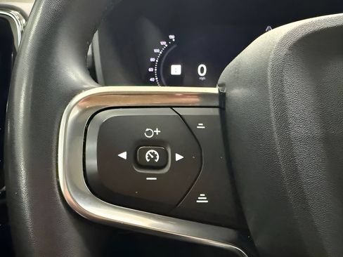 Used 2023 Volvo XC40 B5 Plus AWD/4WD image 22
