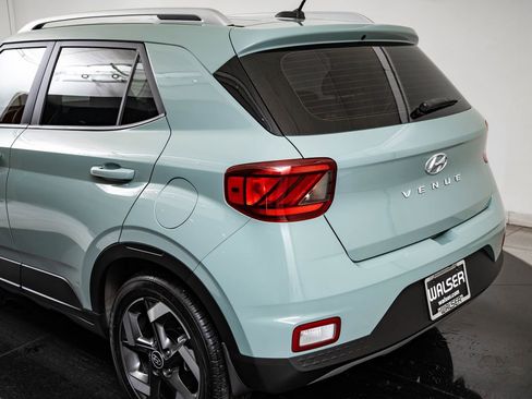 Used 2025 Hyundai Venue SEL FWD image 18