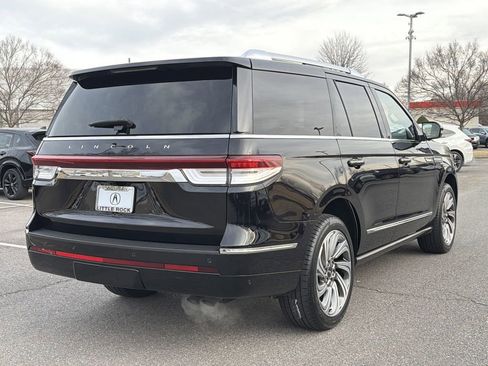 Used 2024 Lincoln Navigator Reserve image 3