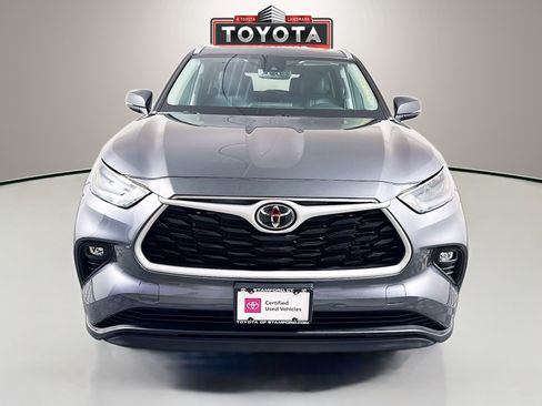 Used 2023 Toyota Highlander XLE AWD/4WD image 2