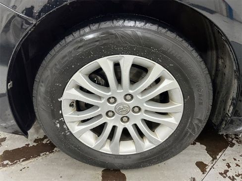 Used 2016 Toyota Sienna XLE image 26