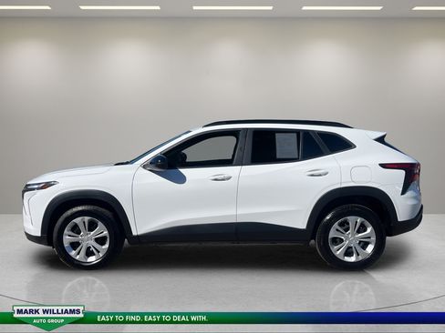 Used 2025 Chevrolet Trax RS FWD image 4