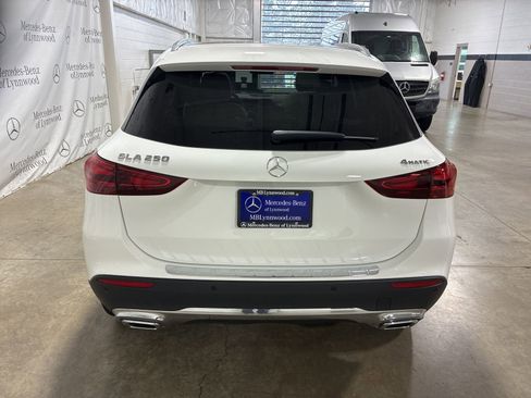 Used 2025 Mercedes-Benz GLA 250 4MATIC image 4