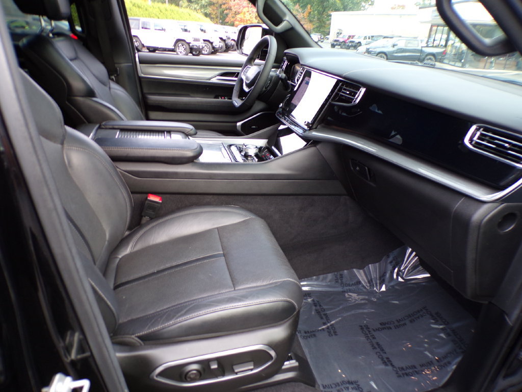Used 2022 Jeep Wagoneer Series III AWD/4WD image 7