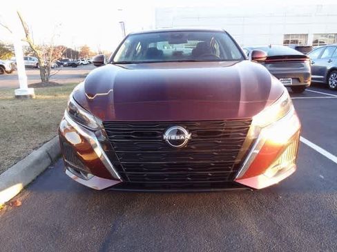 Used 2023 Nissan Altima 2.5 SV image 2