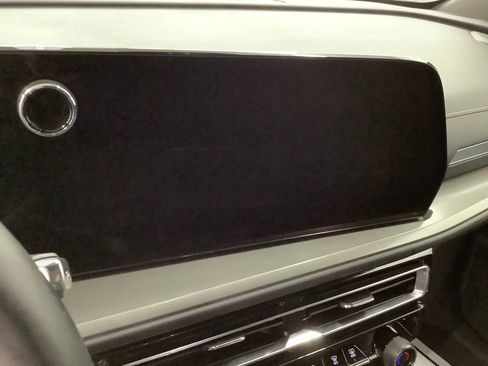 Used 2024 Chevrolet Traverse LT FWD image 13