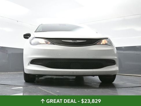 Used 2024 Chrysler Voyager LX image 27