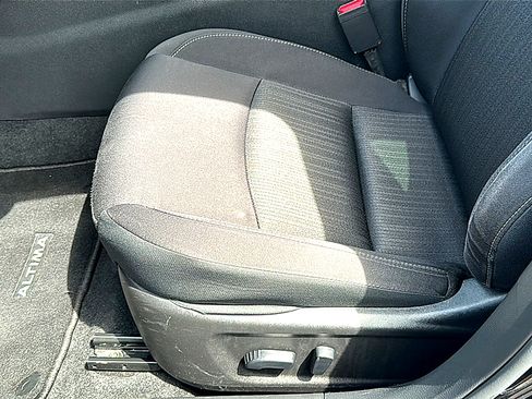 Used 2025 Nissan Altima 2.5 SV FWD image 15