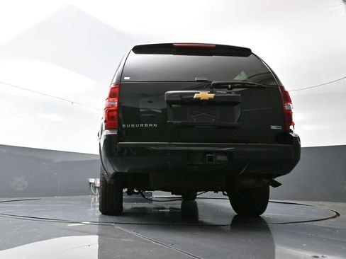Used 2011 Chevrolet Suburban LT image 32