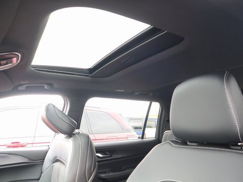 New 2025 Jeep Grand Cherokee L Altitude image 16