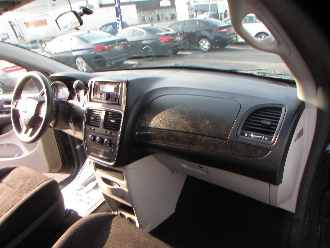 Used 2013 Dodge Grand Caravan American Value Package FWD image 14